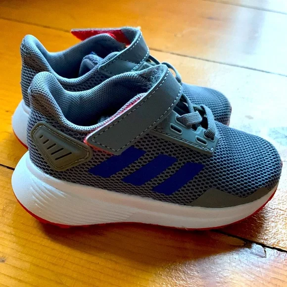 Adidas boys sneakers 5.5 grey with blue stripes, red soles and Velcro Adidas boys sneakers 5.5 grey with blue stripes, red soles and Velcro